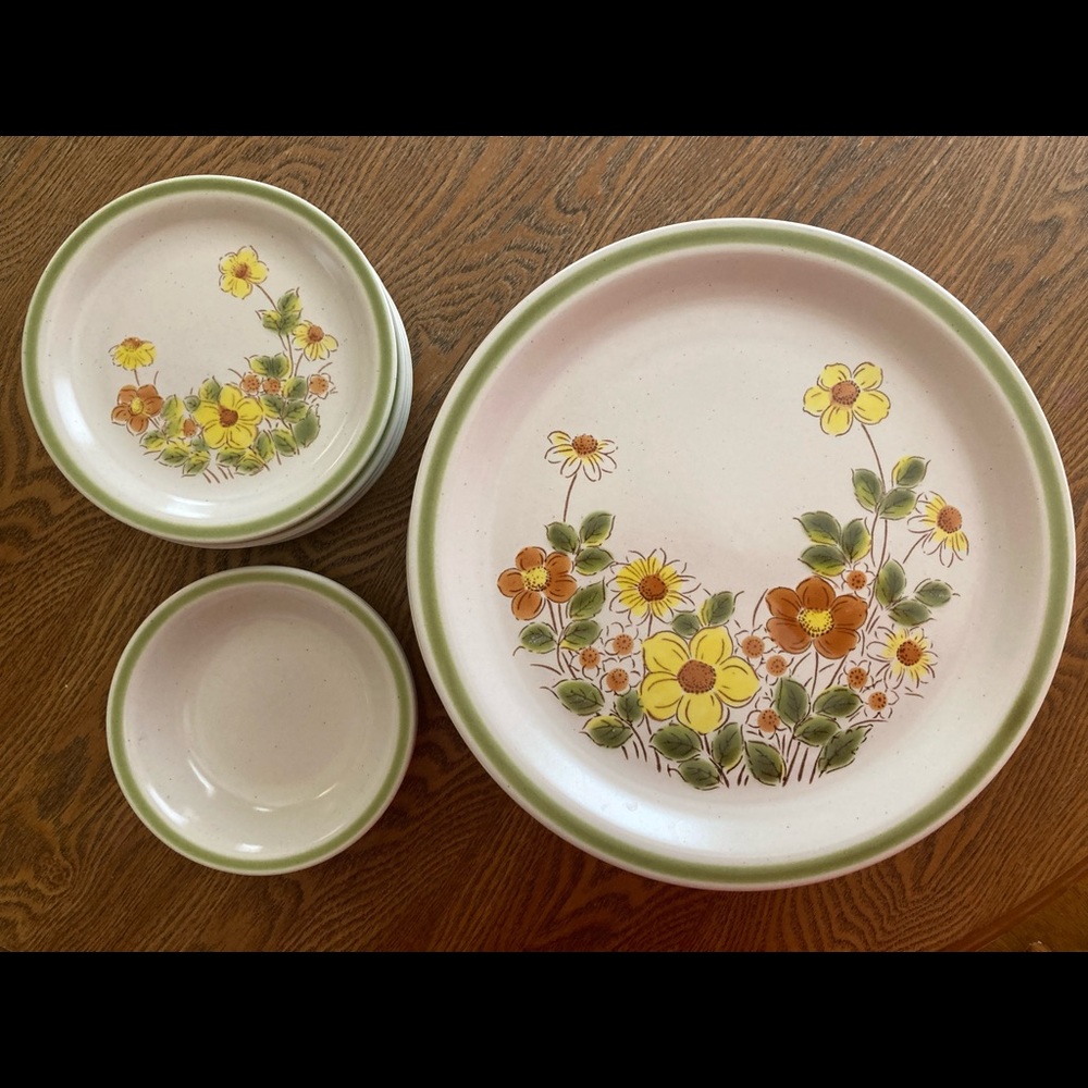 Mid Century Spring Collection Stoneware Spring Garland Dishes